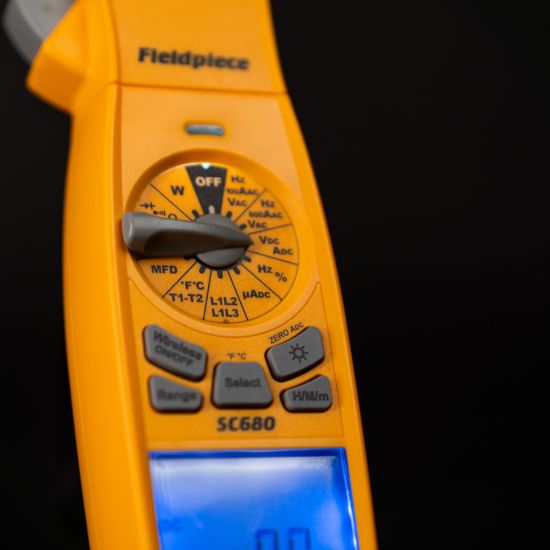 Fieldpiece SC680INT com ecrã duplo, medição AC/DC e integração Job Link