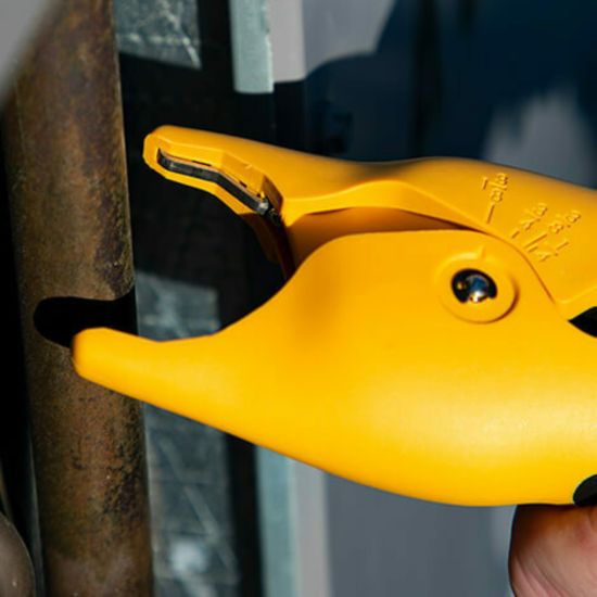 Pinça Fieldpiece JL3PCINT aplicada em tubo para medição de temperatura com Job Link
